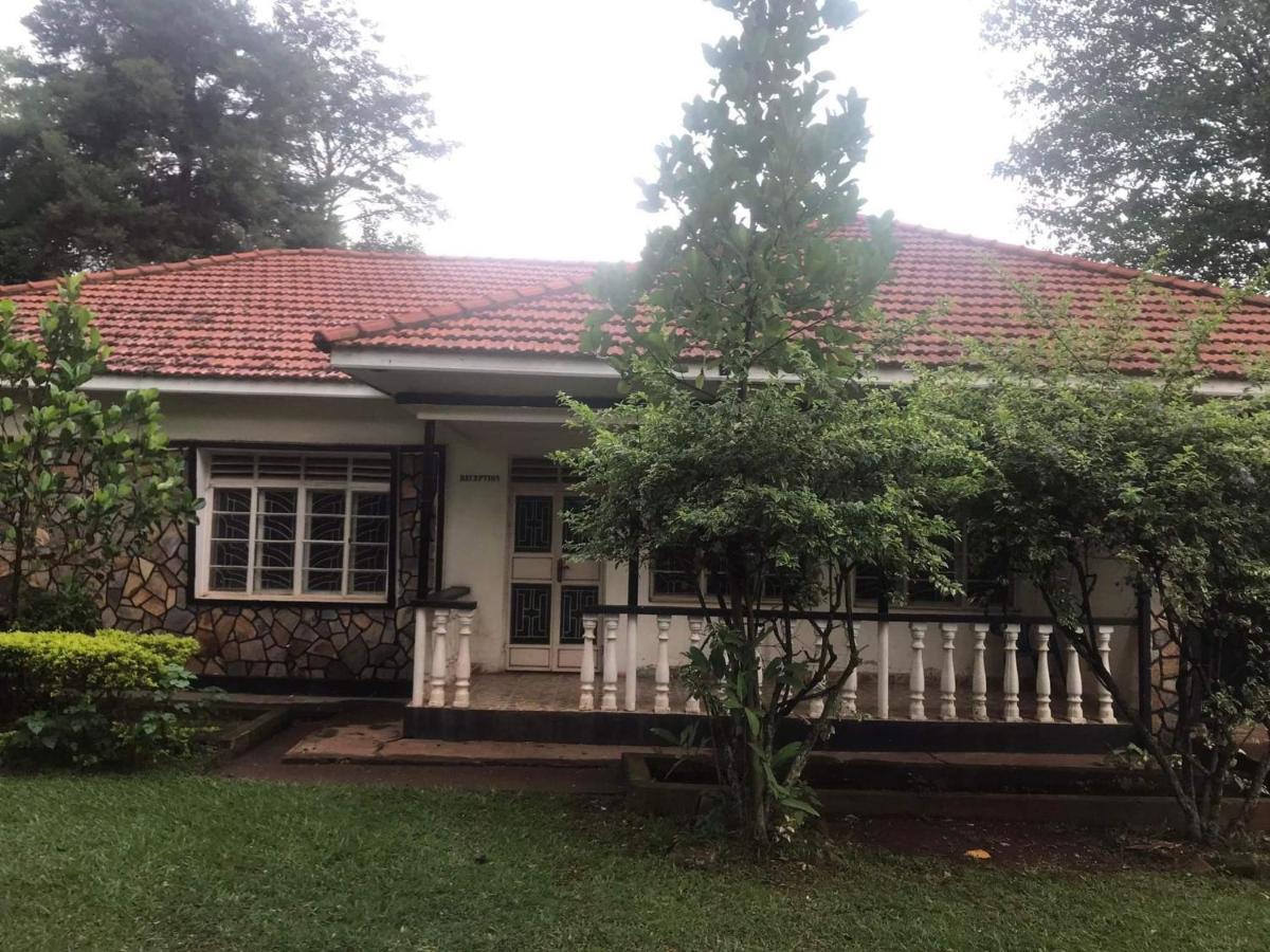 Homestaystudio62 Jinja Exterior photo